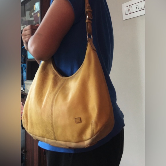 💛“The Sak” hobo in vibrant yellow. 💛 - Picture 17 of 17